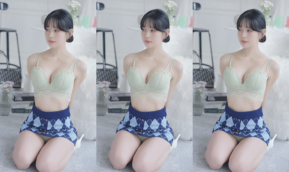 丰满嫩模黑丝内衣秀写真 [330V]-黑丝袜写真