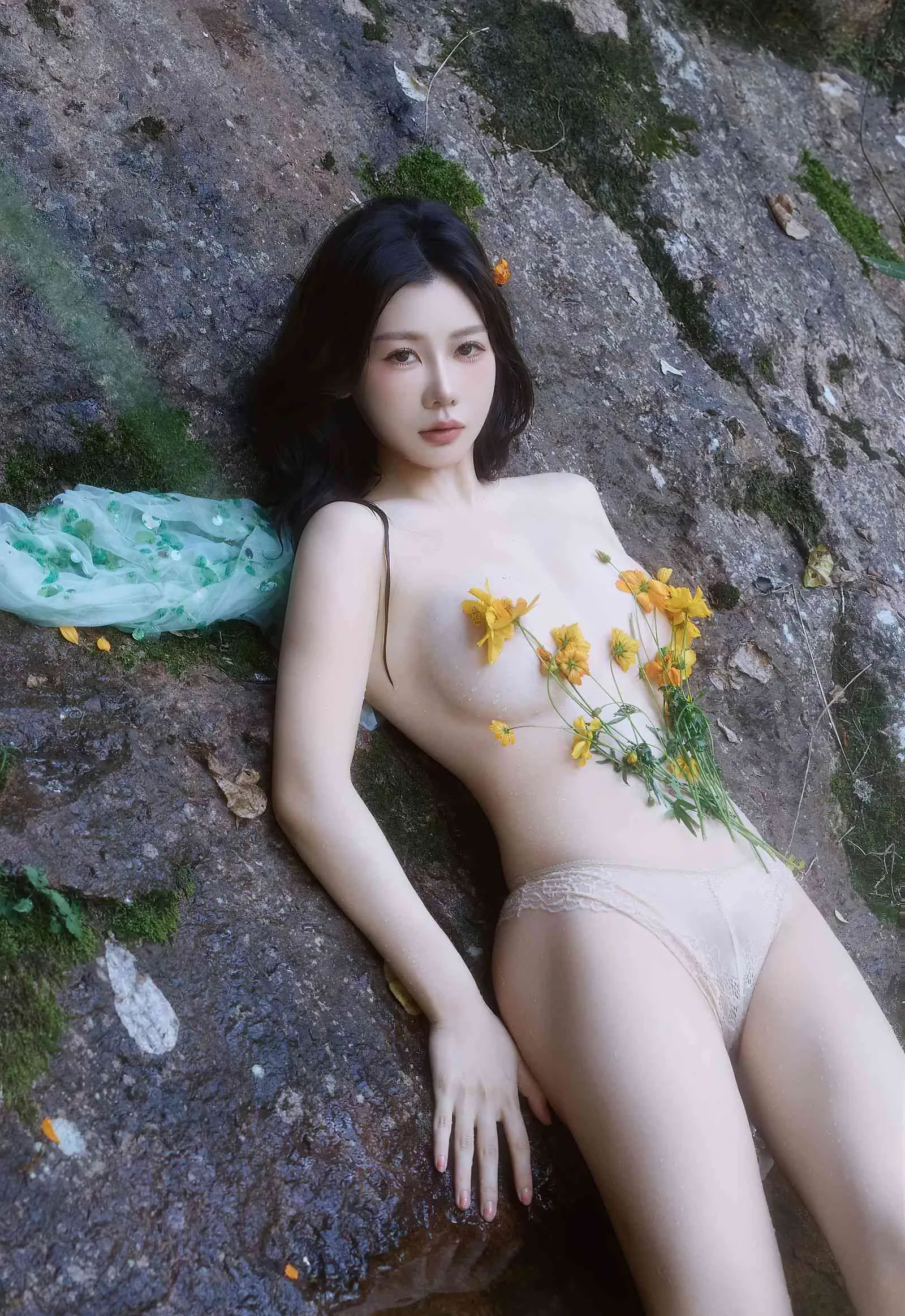 秀人网御姐尹甜甜sunny(NO.10756) 勾魂反差合集 [61P]-黑丝袜写真