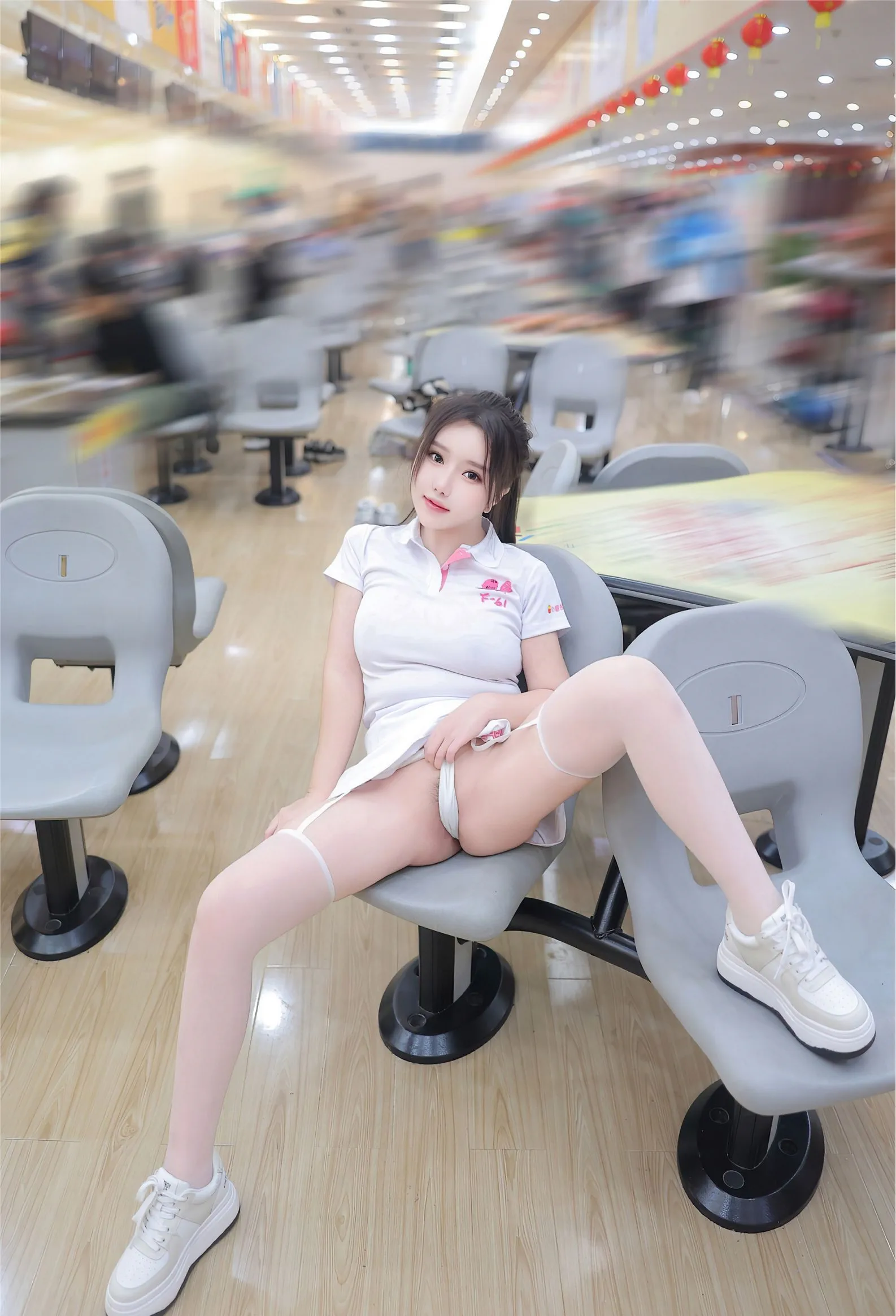 秀人网迷人模特小薯条，妩媚美乳诱惑写真[81P]-黑丝袜写真